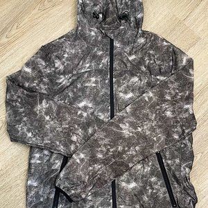 Beautiful Giant Men's Gray Black Camo Lightweight Windbreaker Size Small Hoodie
